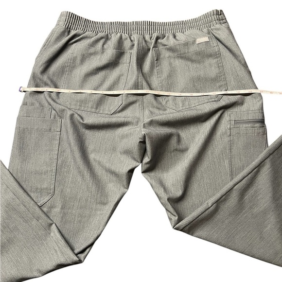Figs Women's Gray Scrub Pants with lots of pockets size medium - Picture 8 of 12